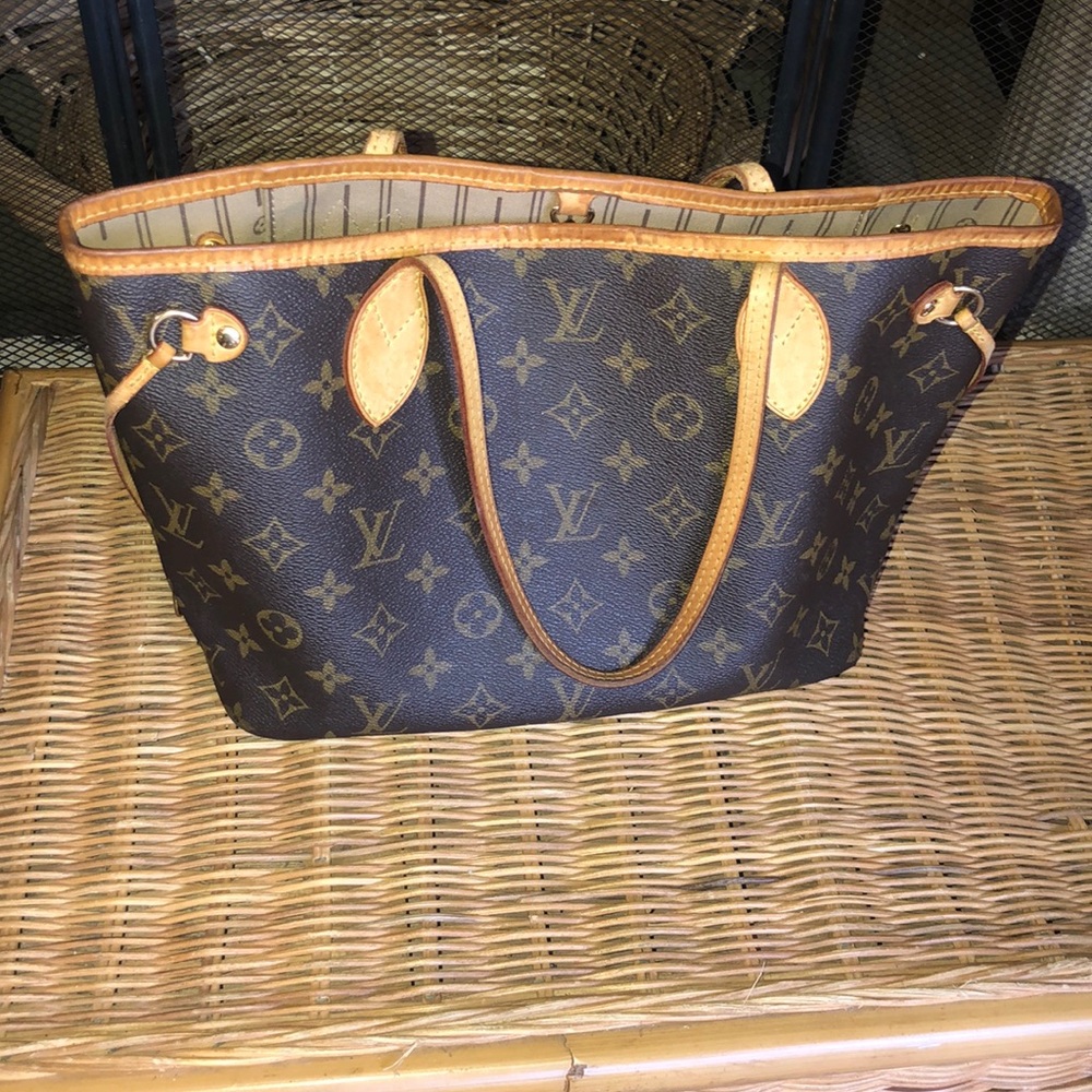 AUTHENTIC Louis Vuitton Handbag